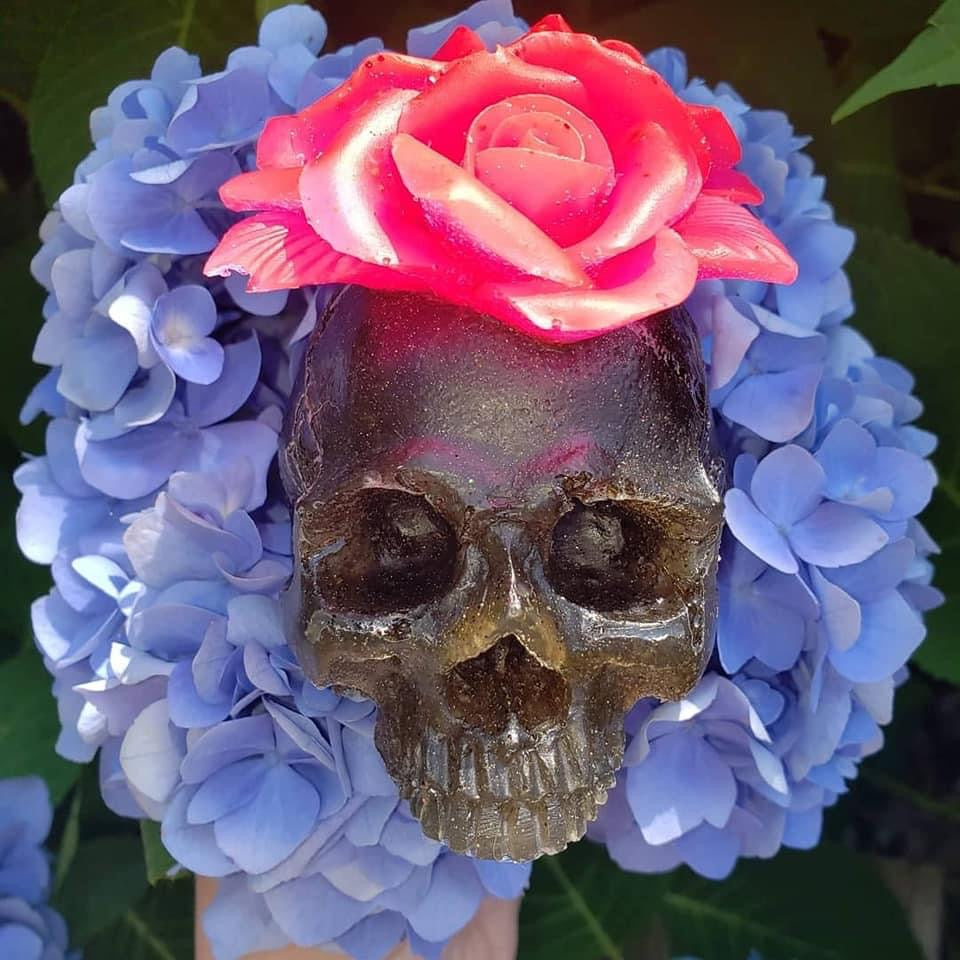 Resin Rose Skull Statue